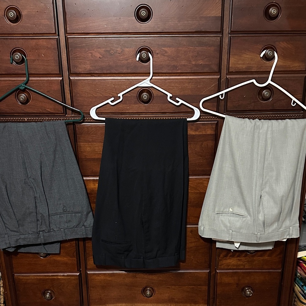 Stylish Gray, Black, and Light Gray Pants Set
40/29